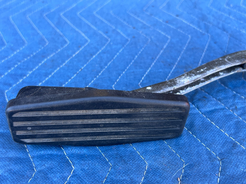 1986-1993 Volvo 240 244 Gas Accelerator Pedal Assembly w/ Bracket OEM #4261EM