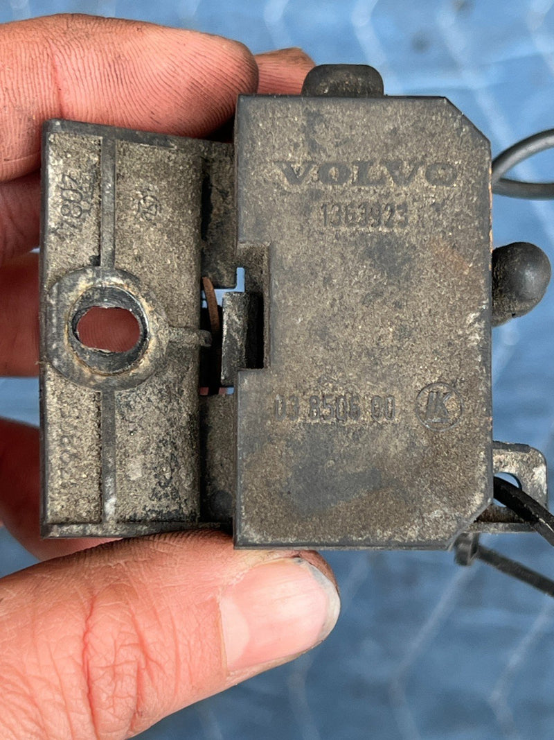 1989-1995 Volvo 740 940 Sedan Diagnostic Connection Box 1363923 OEM #3714EM