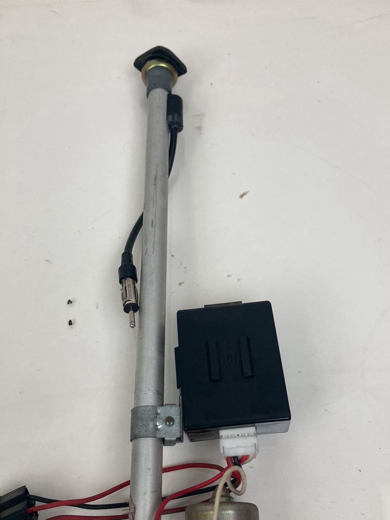 1992 Volvo 940 944 - Antenna PN: 3533343-1