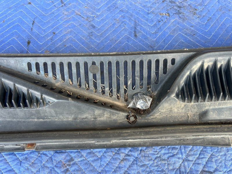 1999-2002 Chevy Silverado GM 1500 2500 Windshield Cowl Trim Guard OEM #1859CN
