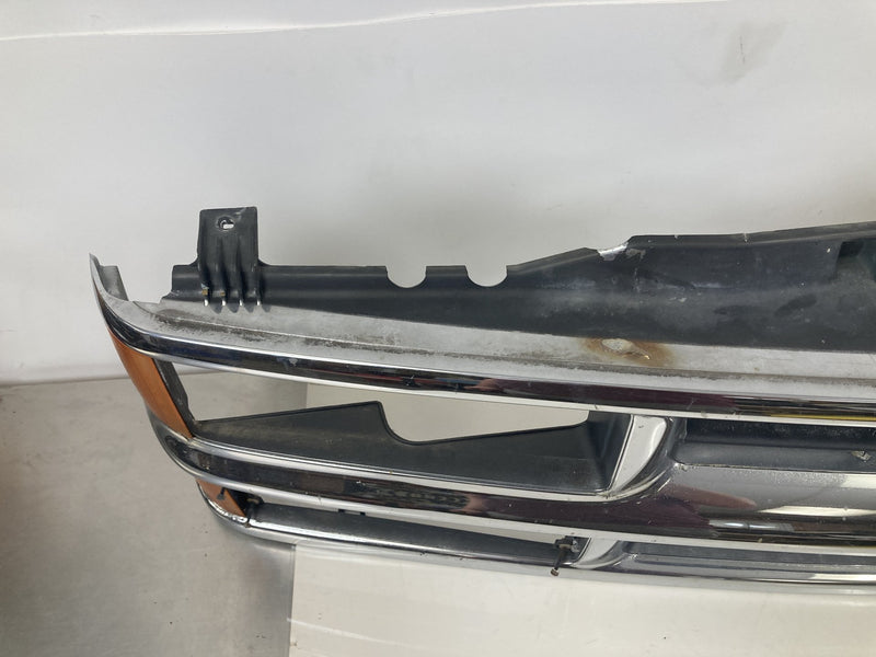 1995-1998 Chevrolet Silverado 2500 GMT400 Front Grille 15981091
