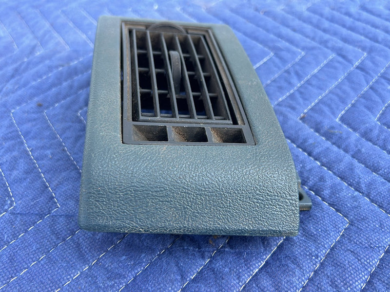 1988-1994 Chevrolet Silverado GM C/K Right Dash Heat AC Air Vent Blue OE #5502EM