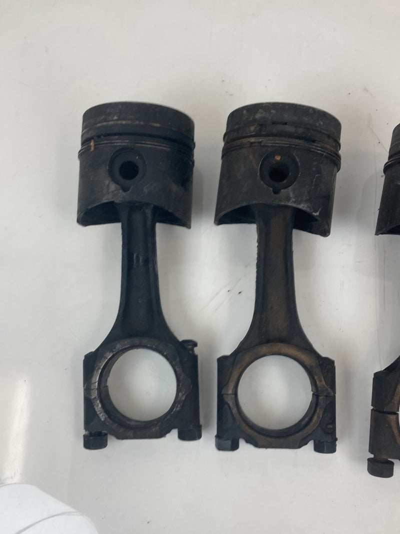 1980 Volvo 244 - Piston