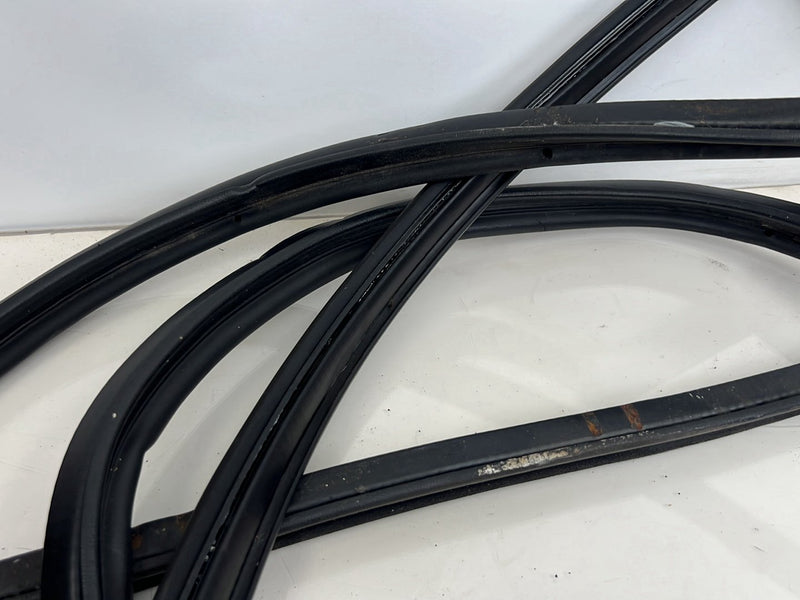 1990-1992 Volvo 740 745 940 Wagon Door Seal Gasket Weatherstripping Set OEM #5887EM