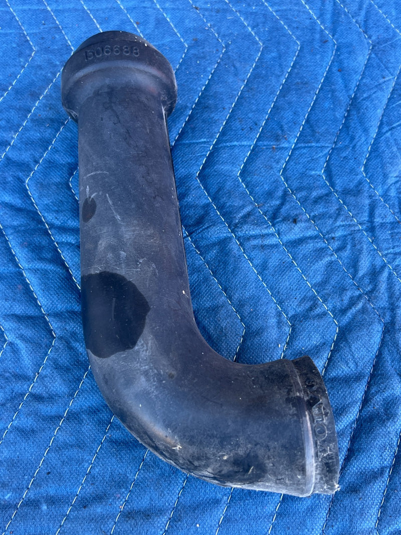 1986-1993 Volvo 240 244 Sedan Air Intake Tube Hose Inlet 1306688 OEM #4262EM