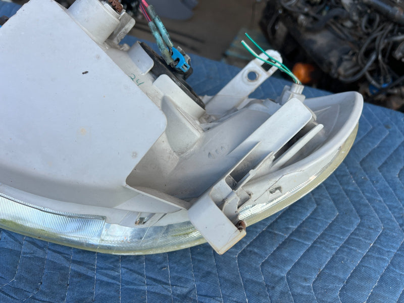 2003-2008 Toyota Corolla Passenger Right Headlight Lamp Assembly OEM #3324EM