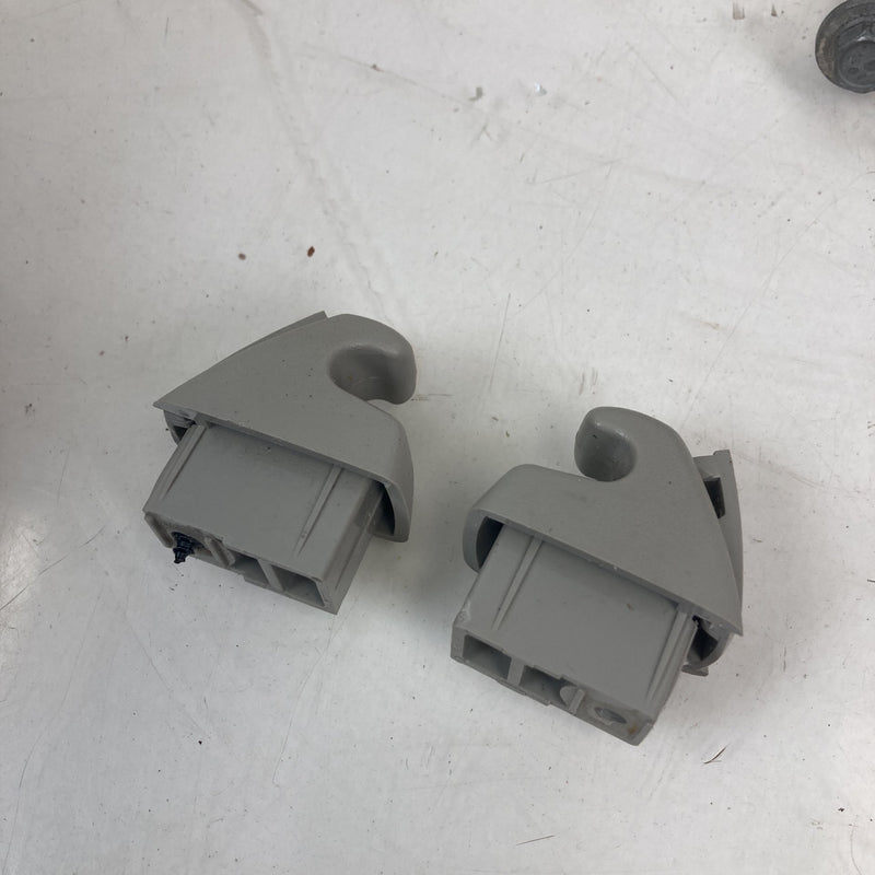2007-2014 Chevrolet Silverado 1500 Sun Visor Retaining Clip 15824912 OEM #5599M