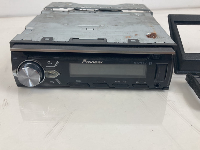 1992 Volvo 940 944 - Radio PN: DEH-X4900BT