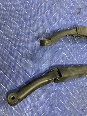 2004-2007 Volvo S60R V70R S60 Windshield Wiper Arms Pair Left Right OEM #2902M