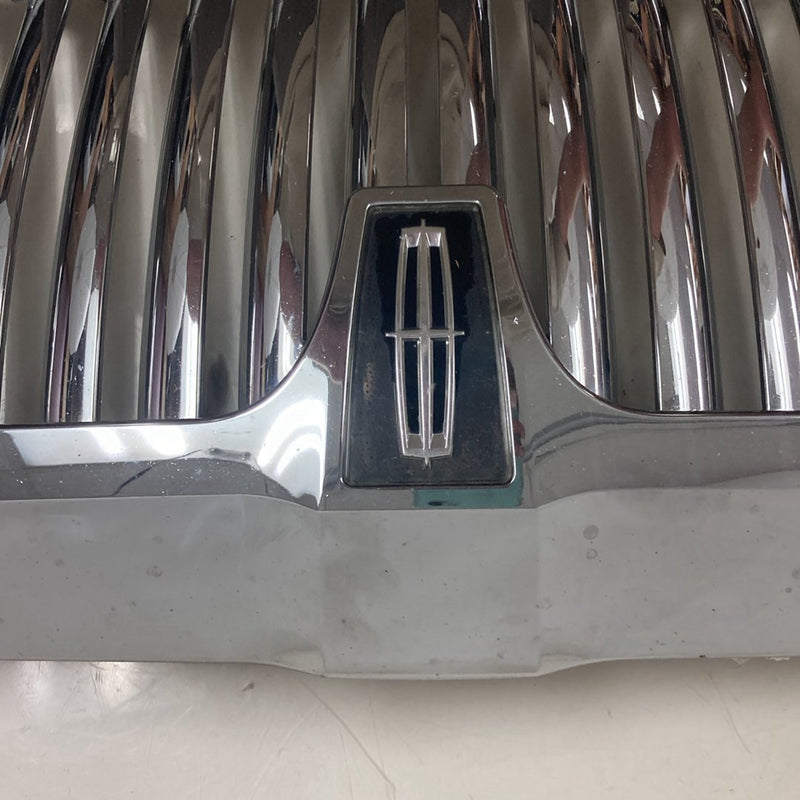 2002-2005 Lincoln Town Car Signature BSFC0- Grille Front Chrome #5148M
