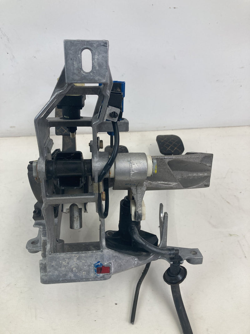 2001-2005 Volkswagen Passat Manual Clutch Pedal Assembly OEM #5505M