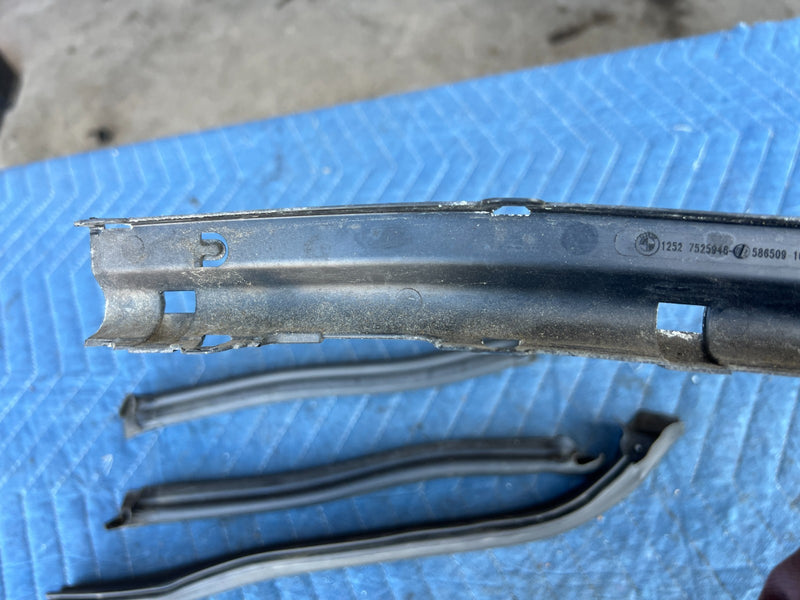 2000-2005 BMW 330xi 325xi E46 Upper Engine Cable Guide Cowl Seal Set OEM #4785EM