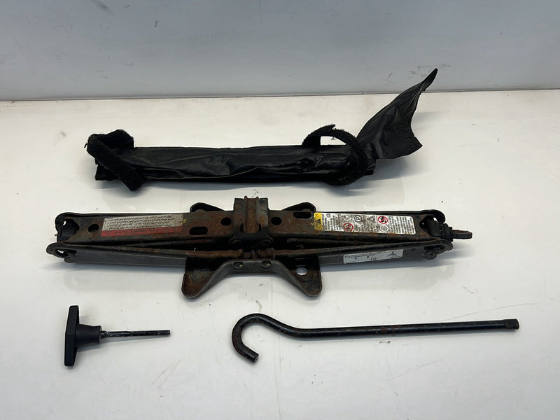 2012 Chevrolet Captiva Sport - Jack & Tool Kit PN: 13500018