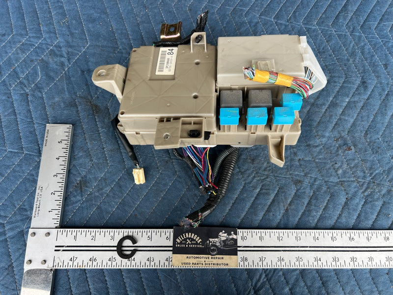 2002-2006  Toyota Camry Interior Cabin Fuse Junction Box  82730-33030 OEM #114DU