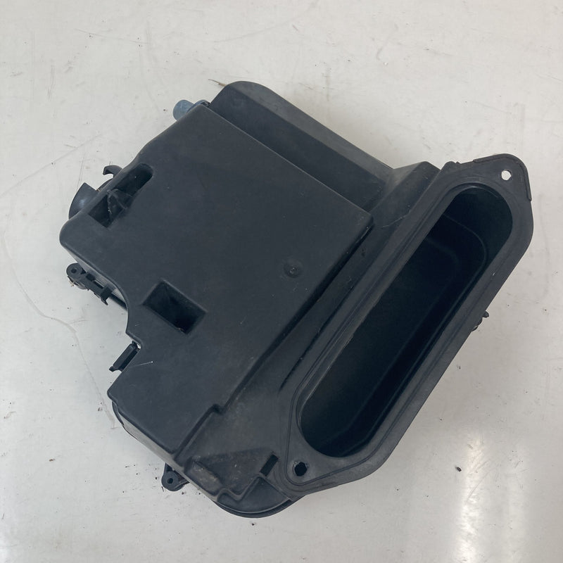 2001-2005 Volkswagen Passat Air Intake 3B1 819 640 OEM #5536M