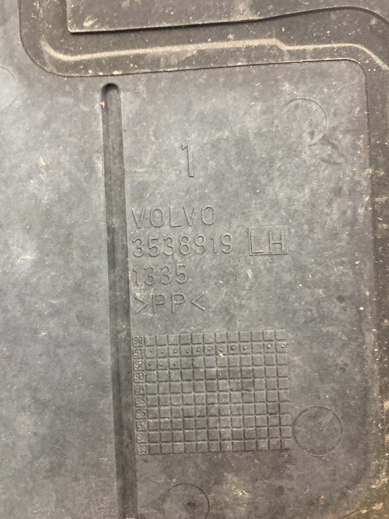 1992 Volvo 940 944 - Radiator Air Dam PN: 3538918 3538919