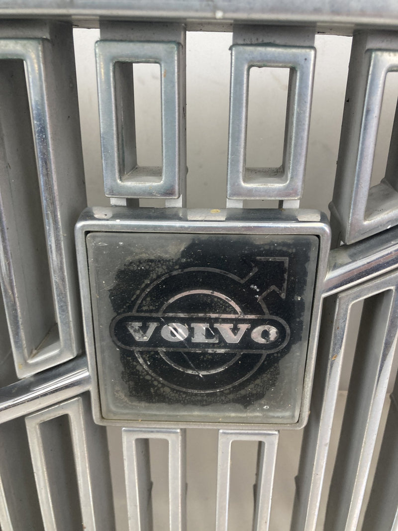 1981-1985 Volvo 240 245 Headlamp Set Grille Front Assembly OEM
