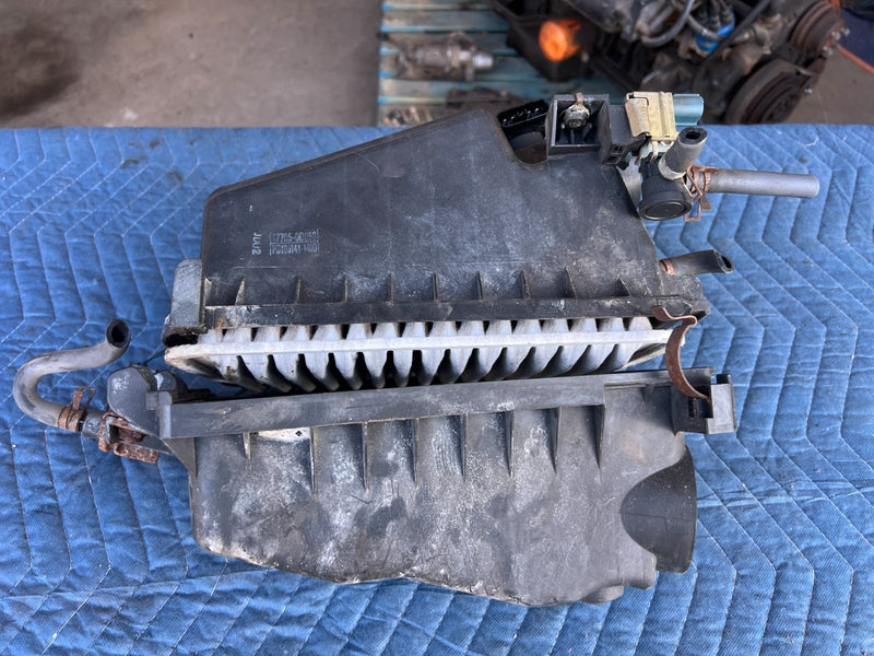 2003-2008 Toyota Corolla Air Cleaner Filter Box Intake Housing OEM #3360EM