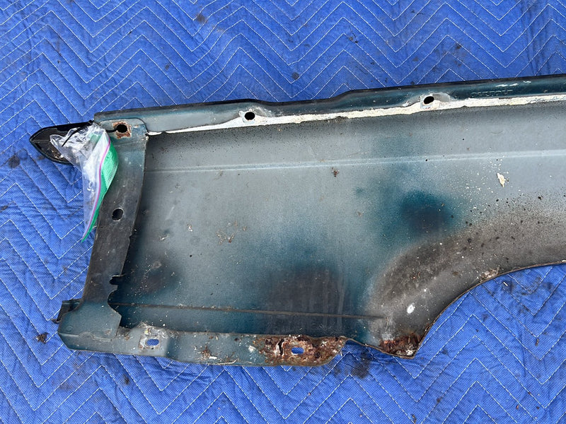 1990-1992 Volvo 740 745 940 Front Passenger Right Fender Panel Trim Blue Green Metallic OEM #5996EM