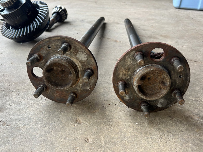 1990-1992 Volvo 740 745 940 Wagon 4.10 Ratio Rear Differential w/ Axle Assembly 3549692 OEM #5995EM