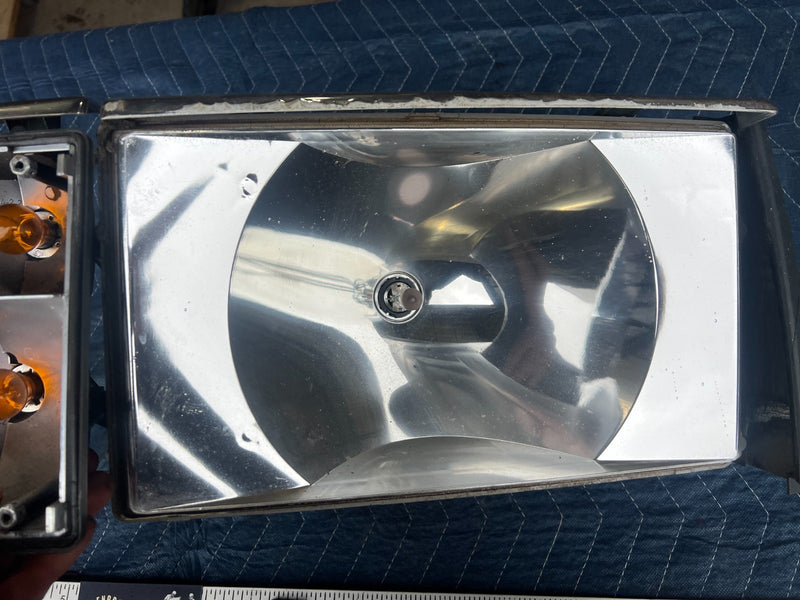 1986-1993 Volvo 240 244 245 Front Passenger Right Headlight Lamp OEM #4456EM