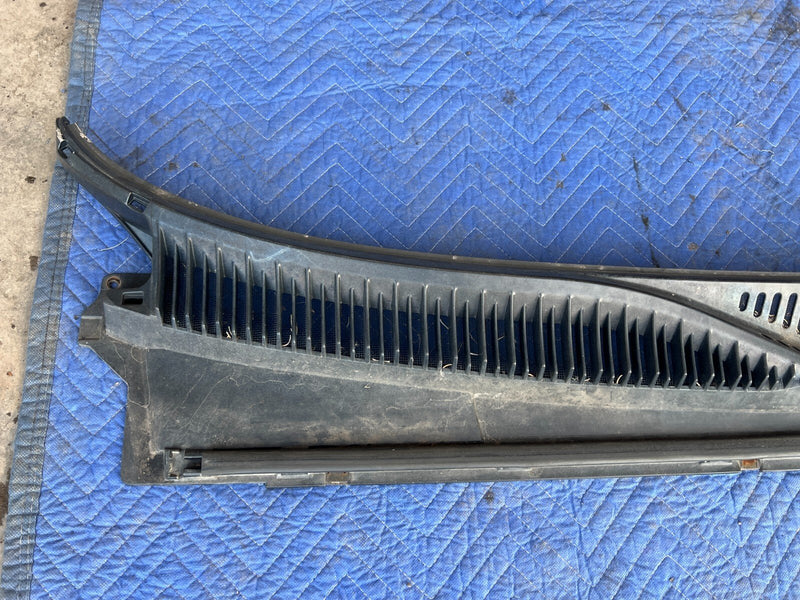 1999-2002 Chevy Silverado GM 1500 2500 Windshield Cowl Trim Guard OEM #1859CN