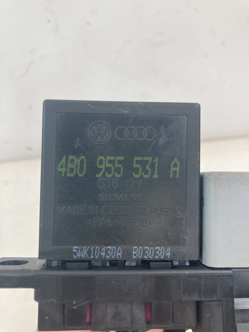 2001-2005 Volkswagen Passat Fuse Relay Bracket #5529M
