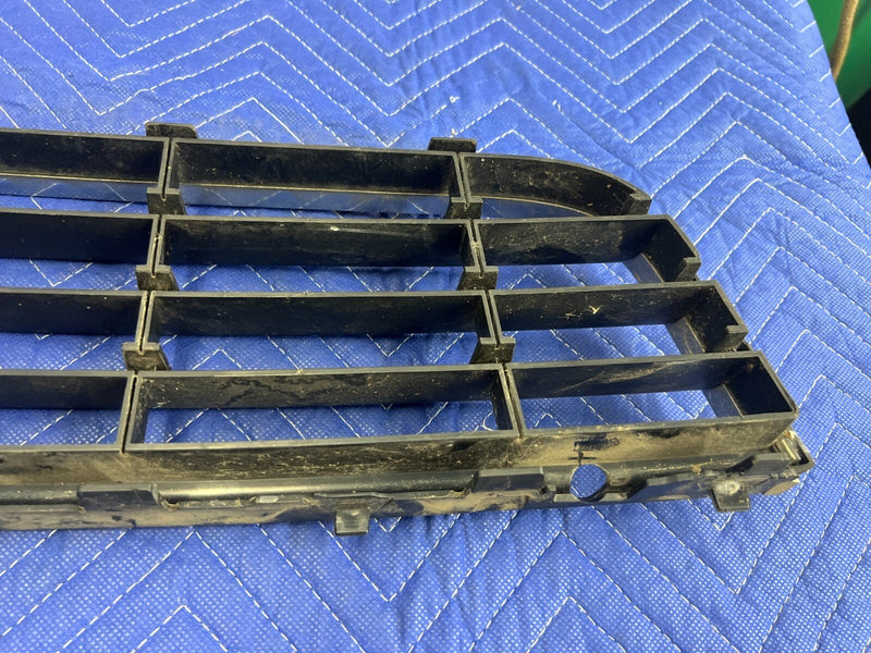 2006-2010 VW Jetta 2.5L Front Lower Bumper Fog Light Grill Trim K0853101 OE#81MC