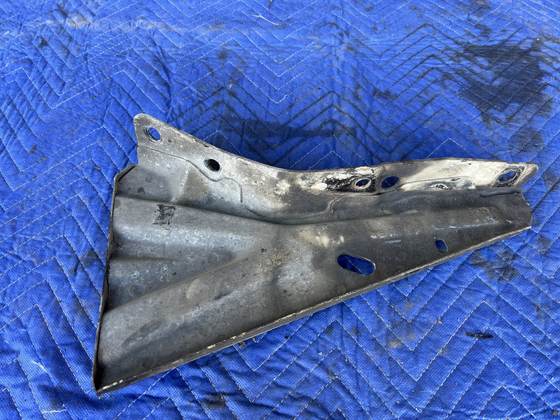 Volvo 240 - Rear Bumper Brace