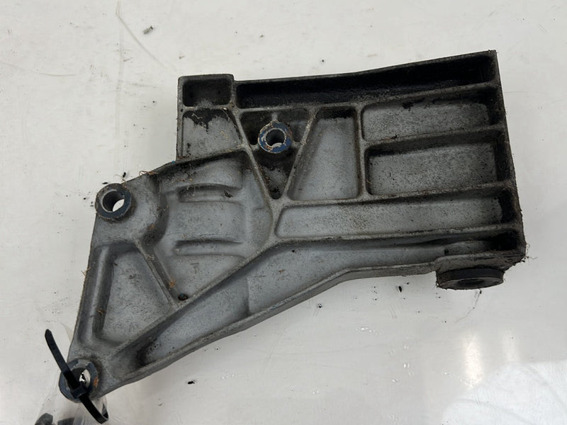 1975-1980 Volvo 244 240 A/C Compressor Bracket Mount w/ Bolts OEM #5384EM