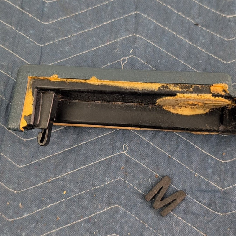 1988-1994 Chevrolet K1500 Armrest Blue Nice RH 46572RH OEM