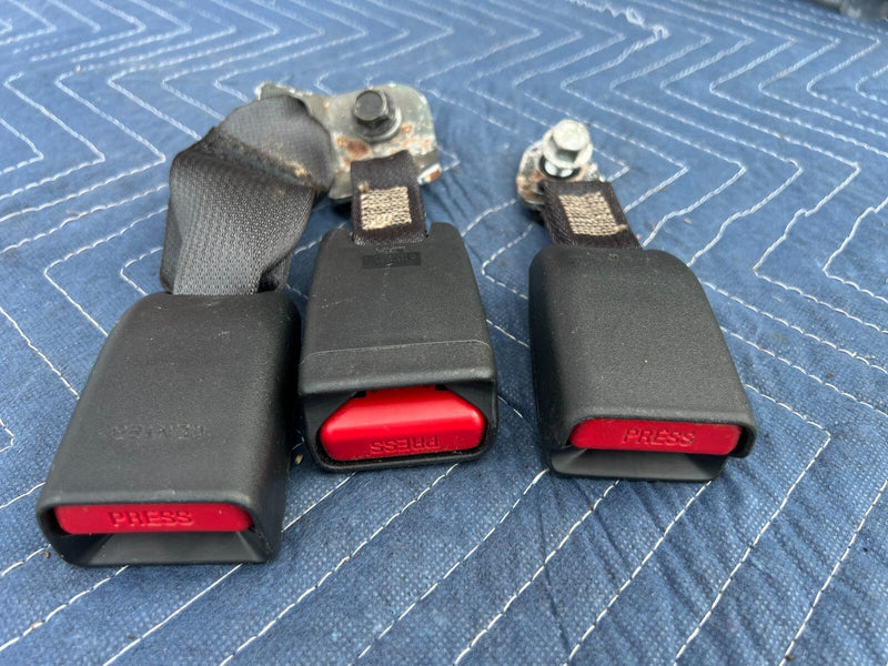 2010-2013 Suzuki SX4 Hatchback Rear R & L Center Seat Belt Buckle Set OEM#1320CN