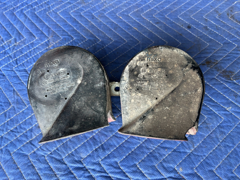 1983-1985 Porsche 944 Mixo Type TR129 High & Low Pitch Horn Pair OEM #1836EM