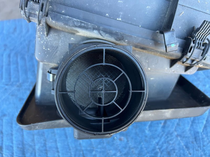 2000-2005 BMW 330xi 325xi E46 Air Intake Cleaner Filter Housing Box OEM #4833EM