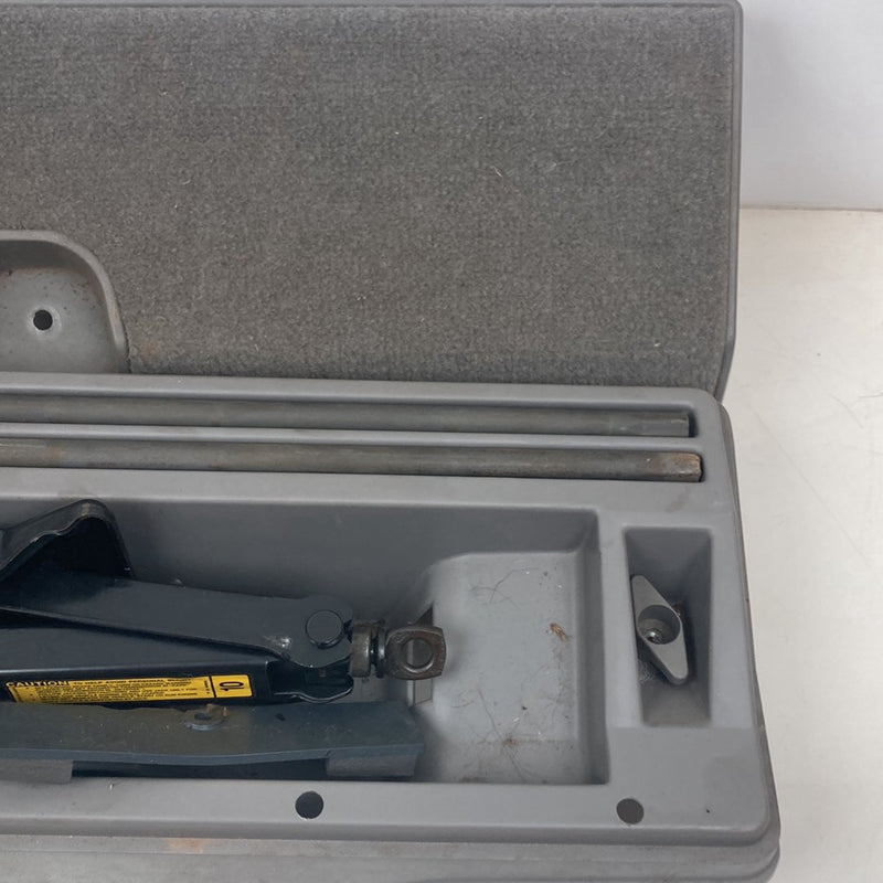1996 Chevrolet Silverado GMT800 - Jack & Tool Kit