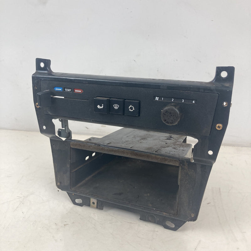 1981-1985 Volvo 240 245 HVAC Climate Control Heat AC 1347690 OEM