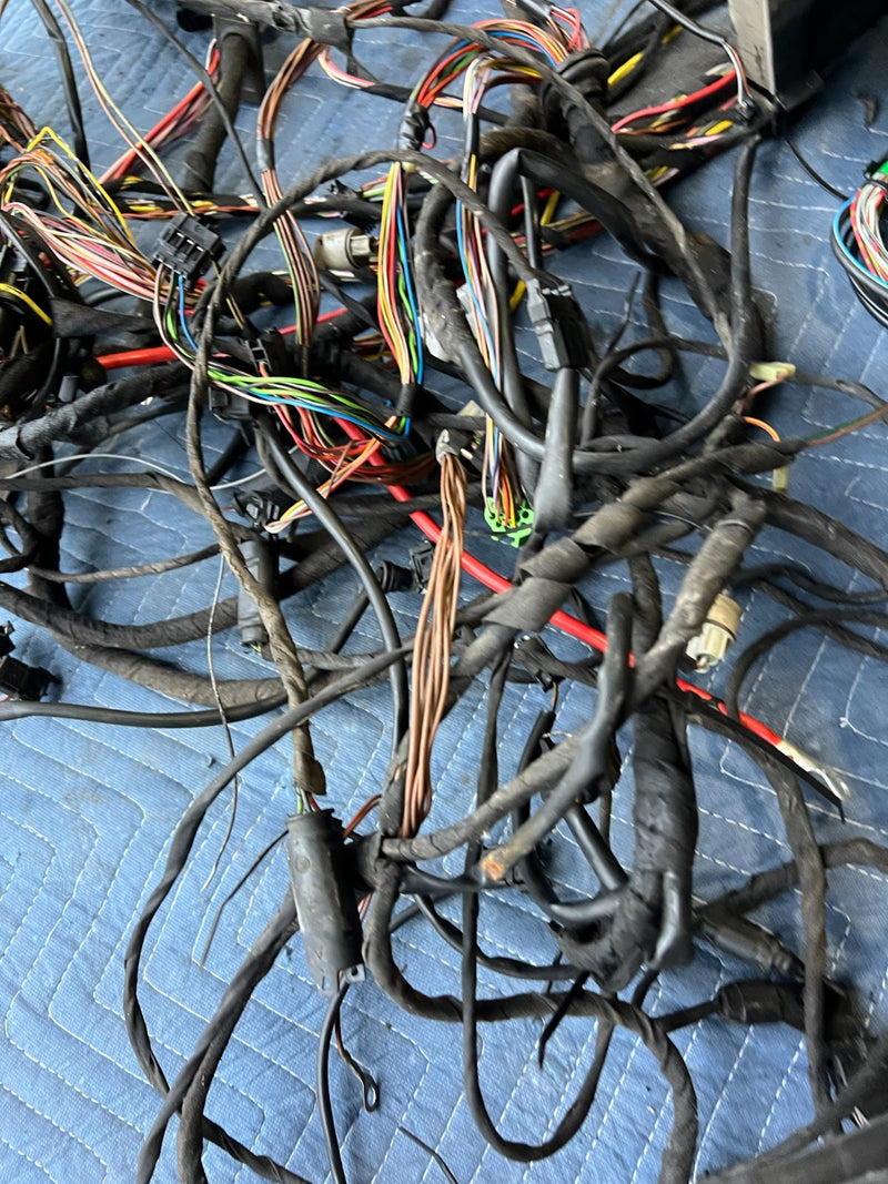 1998-2003 Mercedes W210 E320 Wagon Engine Wiring Harness w/ Fuse Box OEM #4749EM