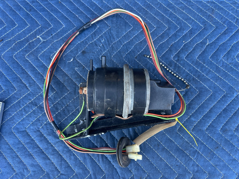 1967-1974 Volvo 140 142 144 145 Cruise Control Module Vacuum Pump OEM #4946EM