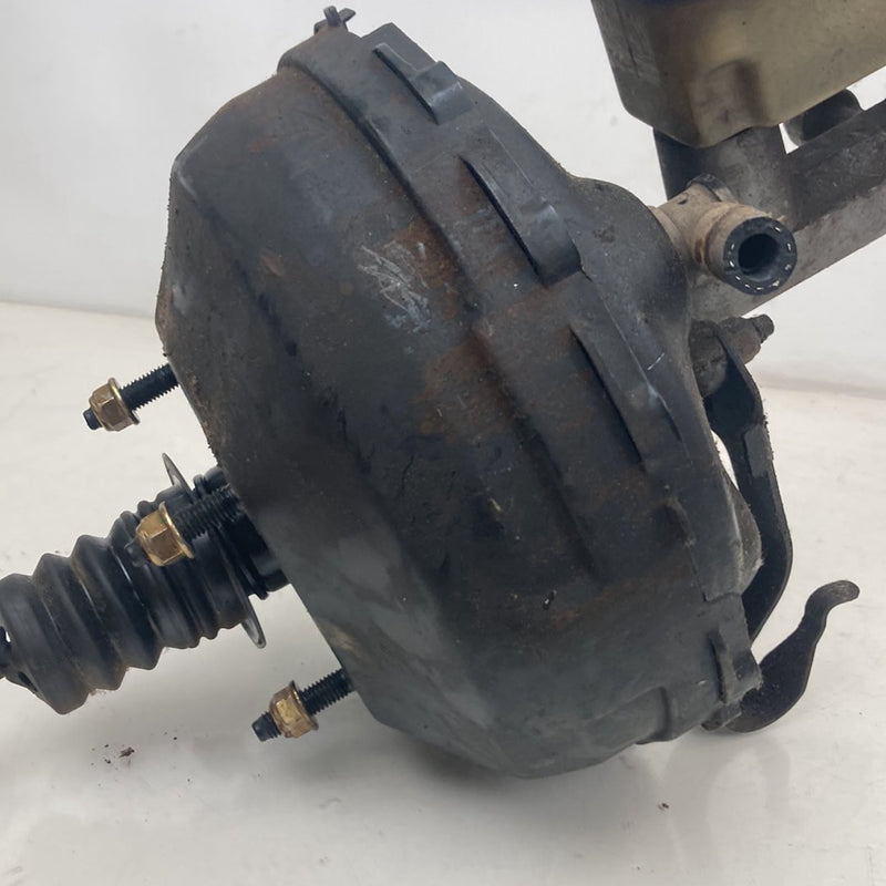 1995-1998 Chevrolet Silverado 2500 GMT400 Brake Master Cylinder Booster OEM