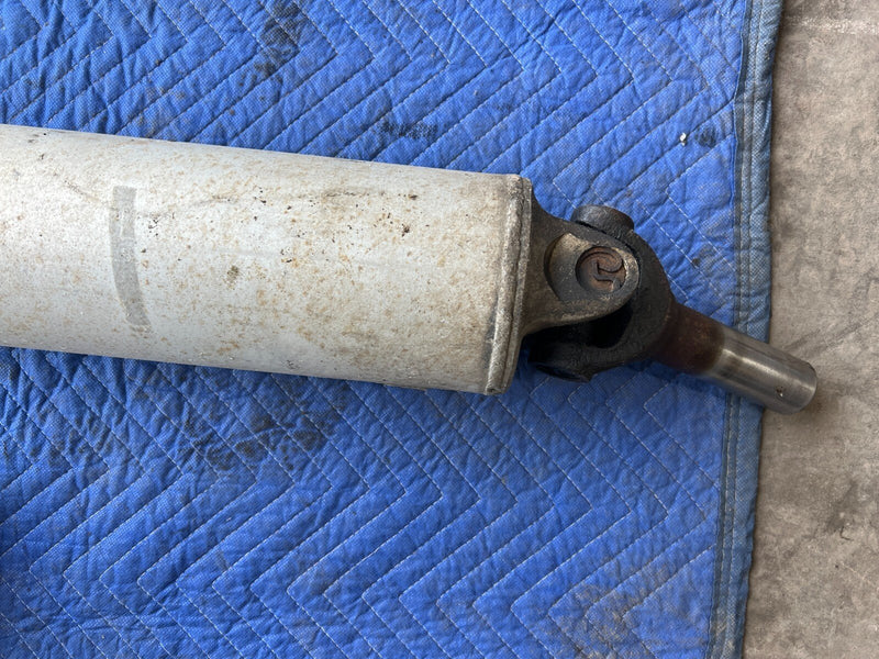 1999-2002 Chevy Silverado GM Auto Transmission Driveshaft Assembly OEM #1852CN