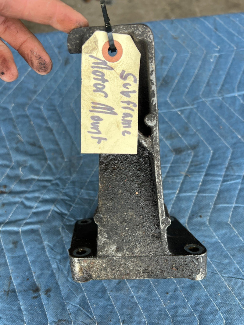 1989-1995 Volvo 740 940 Sedan Left & Right Motor Engine Mount Pair OEM #3690EM