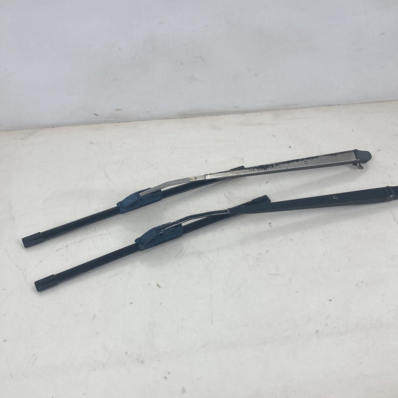 1995-1998 Chevrolet Silverado 2500 GMT400 Windshield Wiper Arm Pair OEM
