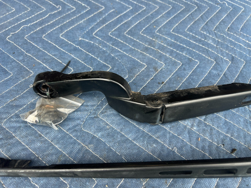 2005-2011 Audi A6 Left + Right Windshield Wiper Arm Pair 4F1 955 407 B OEM #48ZJ