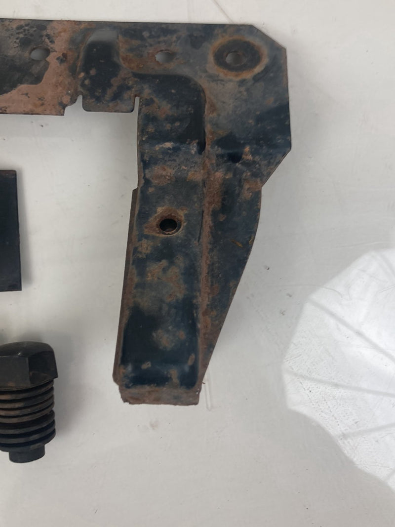 1996 Chevrolet Silverado GMT800 - Radiator Top Mounting Bracket PN: 899699 99695T