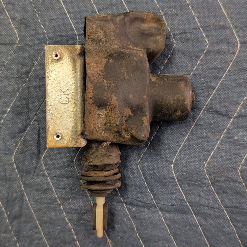 1990 Chevrolet K1500 - Lock Actuator PN: 22121645 14396 A