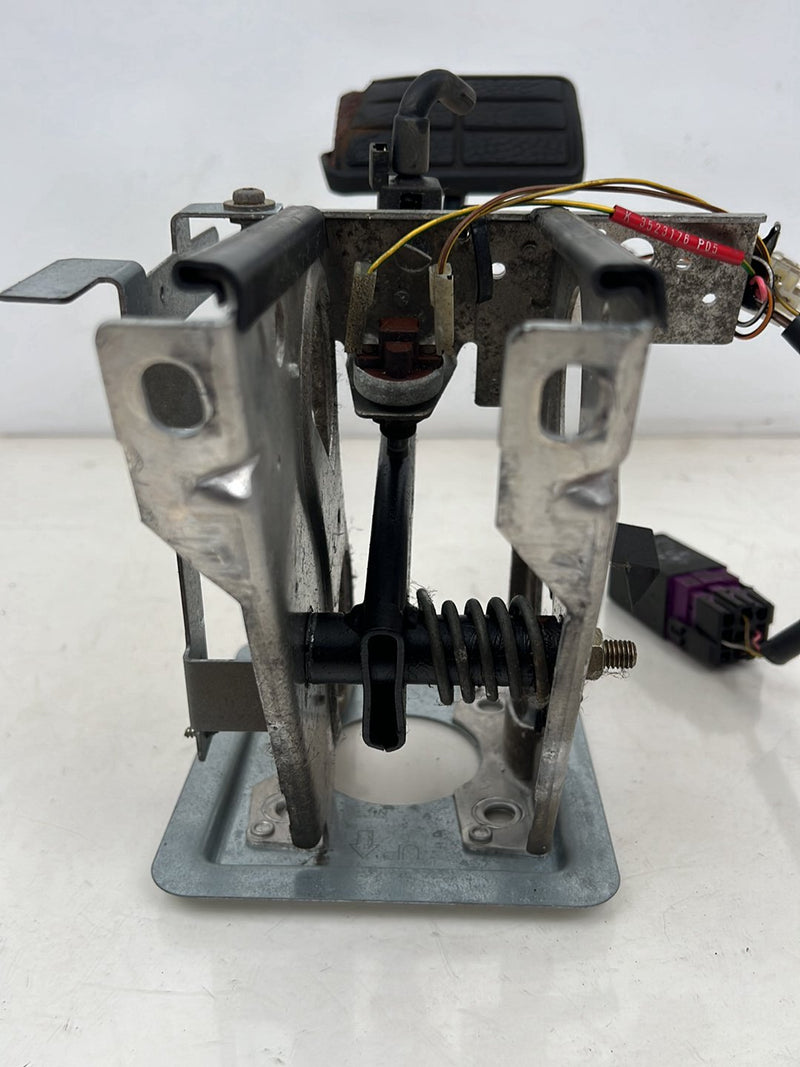 1990-1992 Volvo 740 745 940 Brake Pedal Lever Assembly 1362887 OEM #5891EM