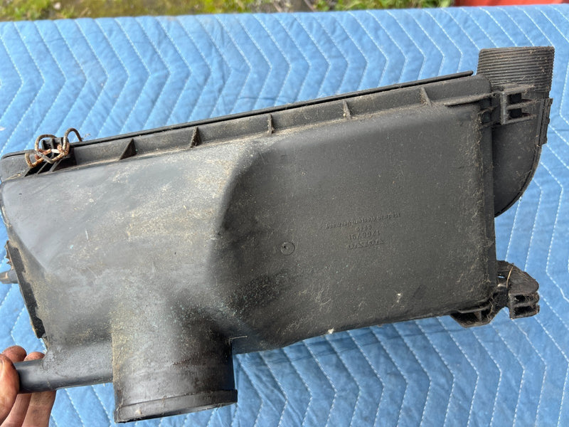 1986-1993 Volvo 240 244 245 2.3L B230F Air Cleaner Assembly 1266791 OEM #4073EM