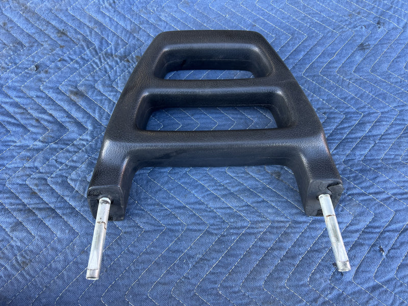 Volvo 240 - Headrest