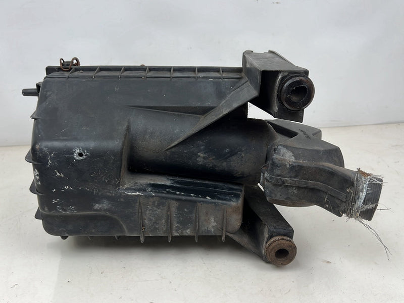 1990-1992 Volvo 740 745 940 Air Filter Cleaner Housing Box 3547102 OEM #5883EM