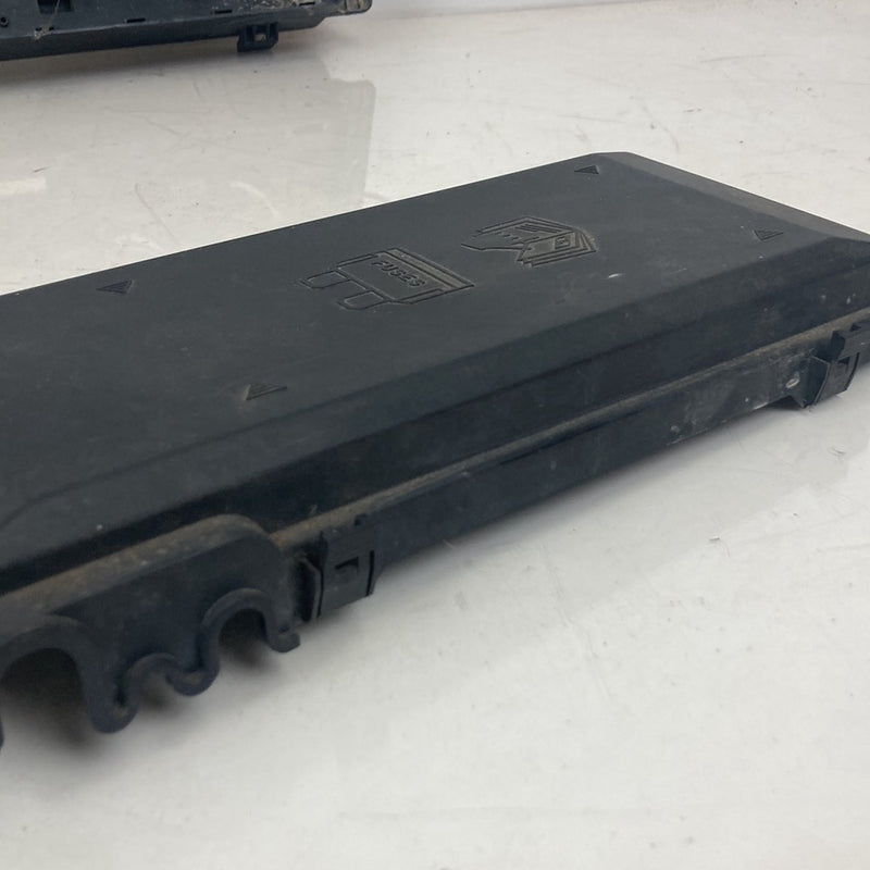 1999-2004 Land Rover Discovery II L550 Engine Fuse Box OEM #5068M
